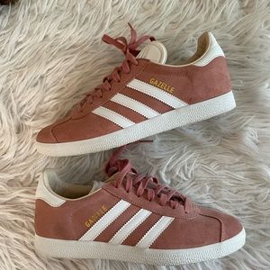 Adidas pink sneaker